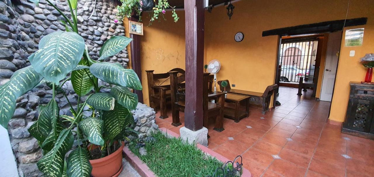 Hotel San Judas Tadeo Garden アンティグア・グアテマラ エクステリア 写真